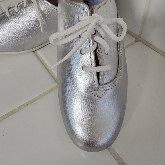Cute Easy Times Silver Shoes - Picture 2 of 13